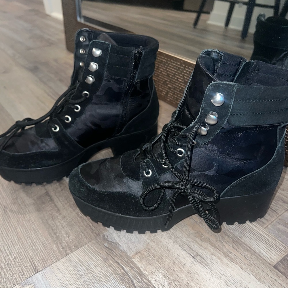 Steve Madden Greater Camo Platform Combat Ankle B… - image 1